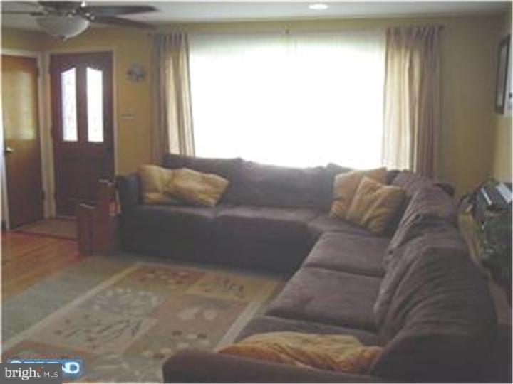 212 Gleaves Road Springfield, PA 19064 - Photo 3 of 12