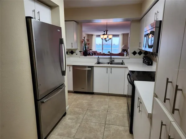 $3,000 | 6105 Bahia Del Mar Circle, Unit 283, St. Petersburg, FL 33715