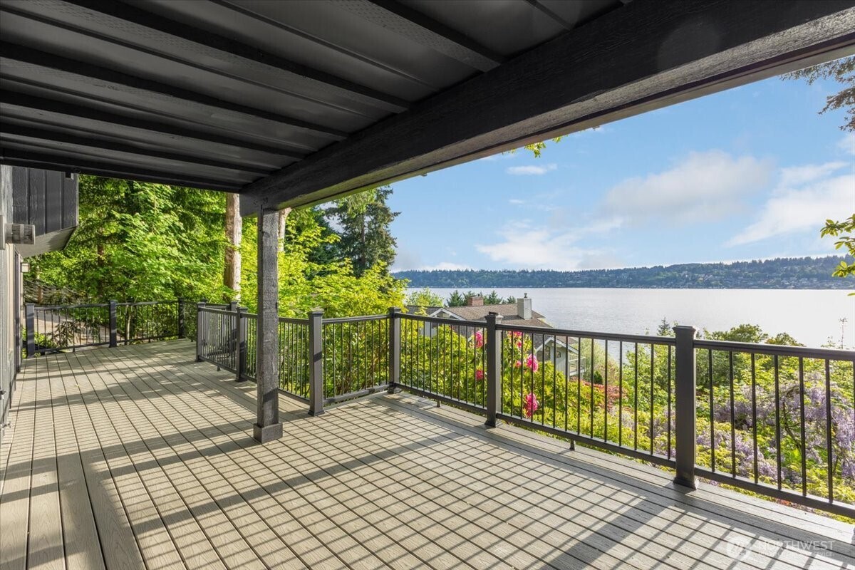 16015 Inglewood Road Northeast Kenmore, WA 98028 - Photo 24 of 37 a view of a porch