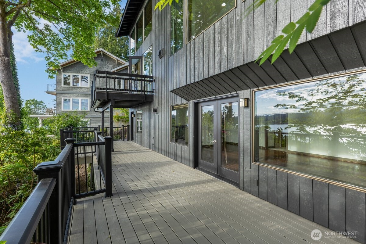 16015 Inglewood Road Northeast Kenmore, WA 98028 - Photo 25 of 37 a view of a chairs and table on the wooden deck