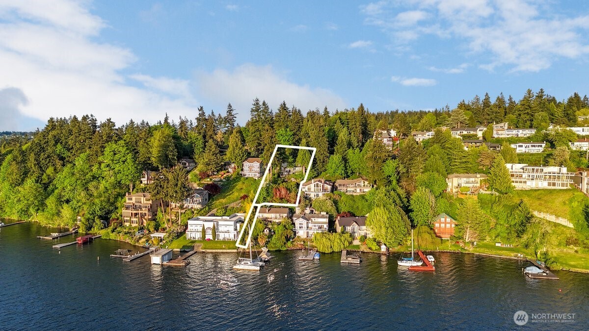 16015 Inglewood Road Northeast Kenmore, WA 98028 - Photo 35 of 37 a view of an ocean with a houses