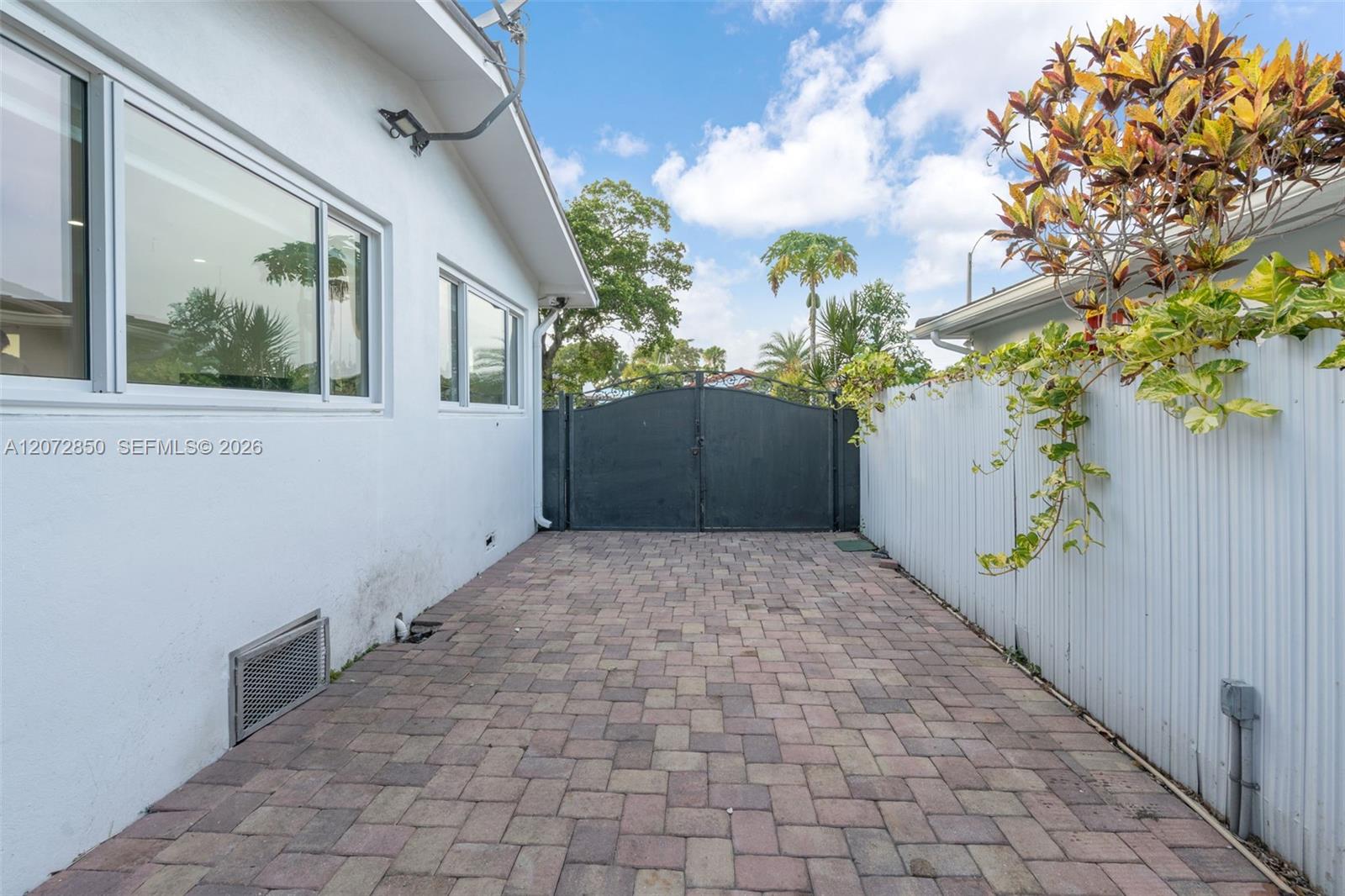 5330 Southwest 7th Street Miami, FL 33134 - Photo 4 of 57 Gallery Image 4