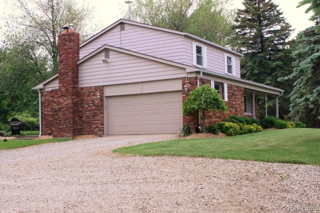 6544 General Squier Road Almont, MI 48003 - Photo 4 of 53 Side view of home