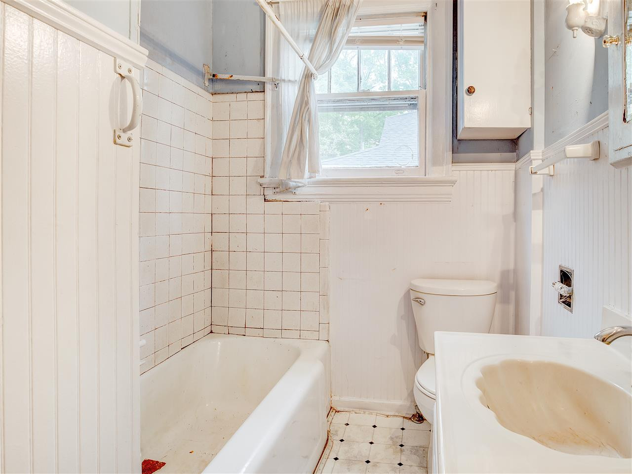 1926 Alexander Road Raleigh, NC 27608 - Photo 18 of 30 Bath