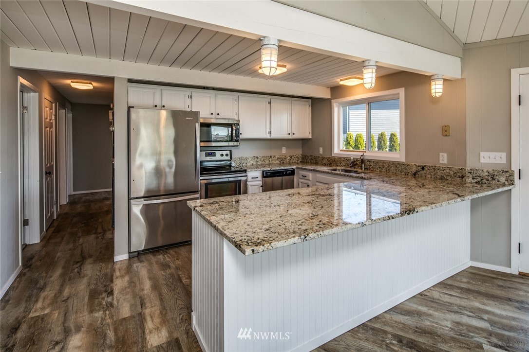8047 Comox Road Blaine, WA 98230 - Photo 7 of 19 Gallery Image 7