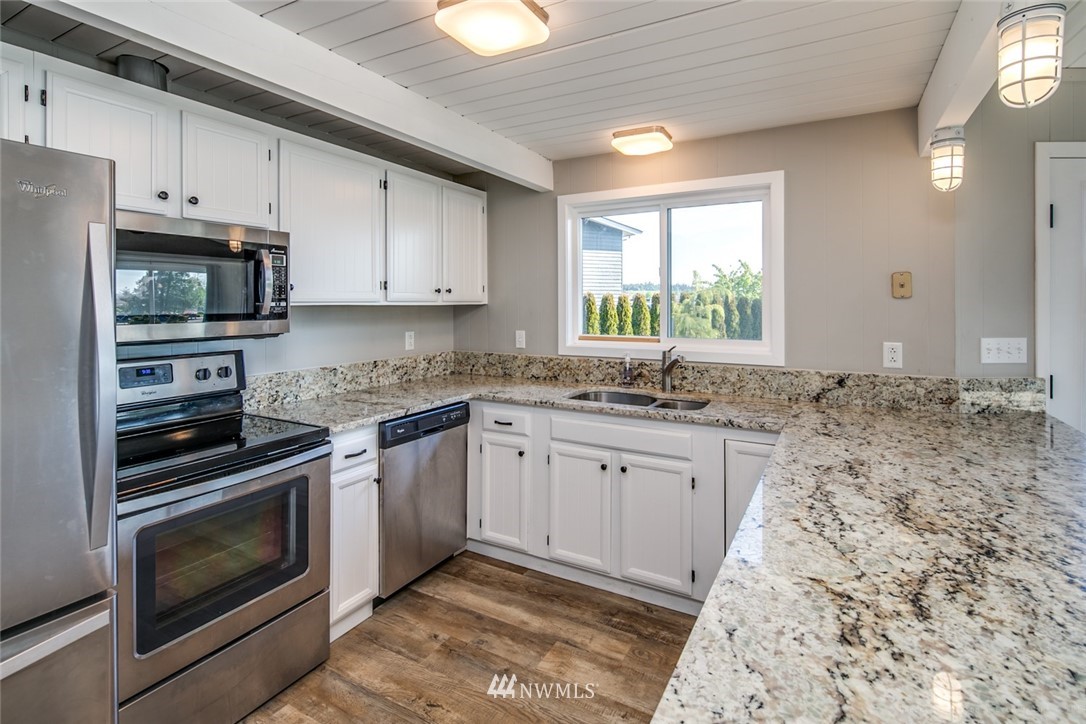8047 Comox Road Blaine, WA 98230 - Photo 9 of 19 Gallery Image 9