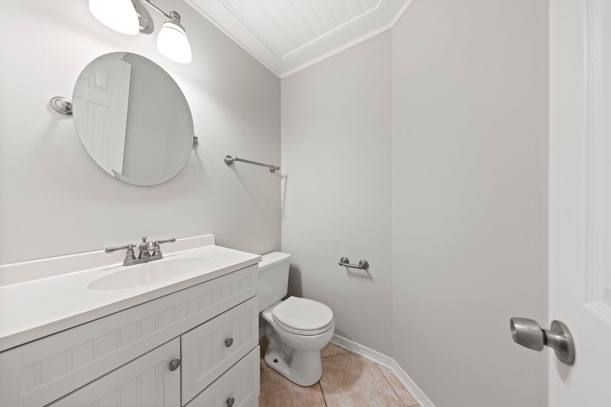 3621 Goldsbys Way Destin, FL 32541 - Photo 20 of 43 a bathroom with a toilet a sink and mirror