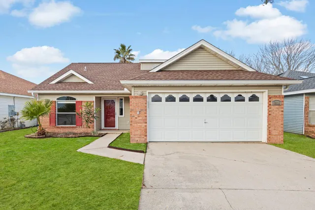 a view of front of house with a yard