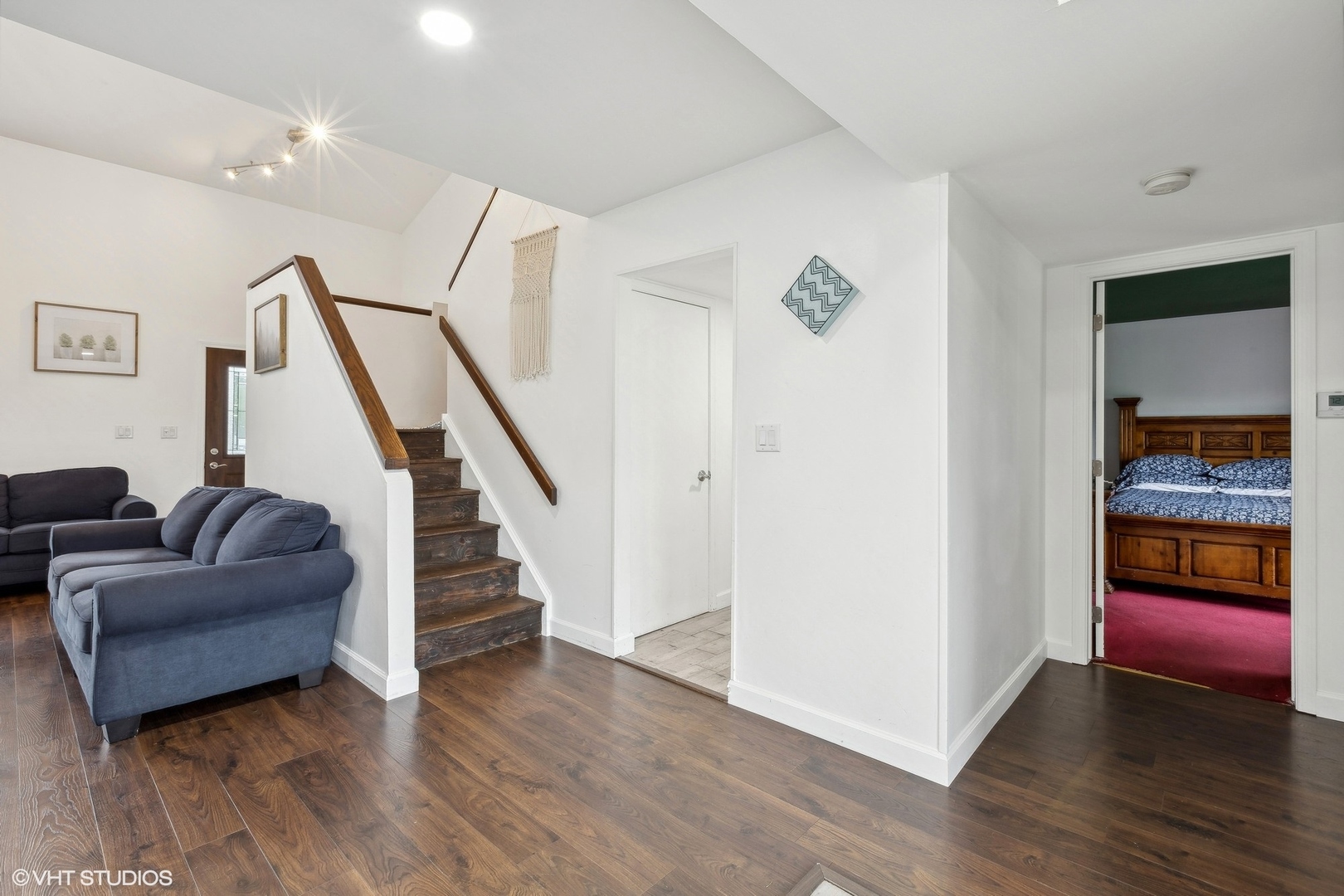 3243 Gresham Lane East Aurora, IL 60504 - Photo 11 of 28 a living room with furniture and a hard wood floor