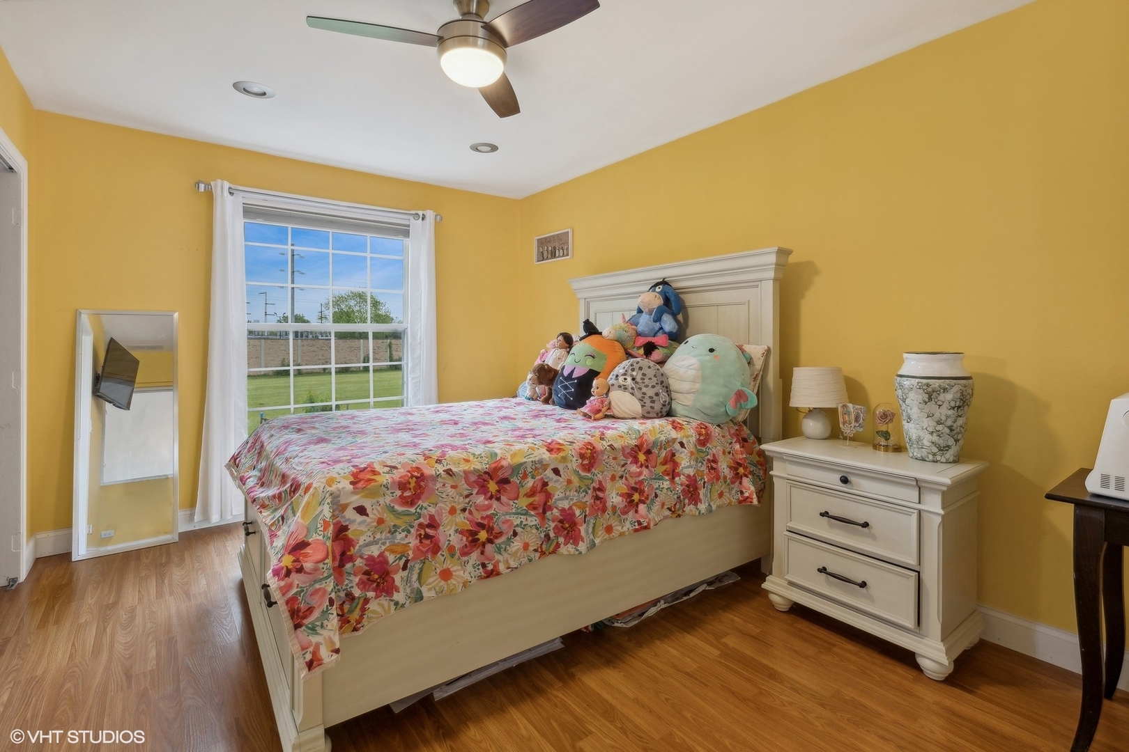 3243 Gresham Lane East Aurora, IL 60504 - Photo 14 of 28 a bedroom with a bed and wooden floor