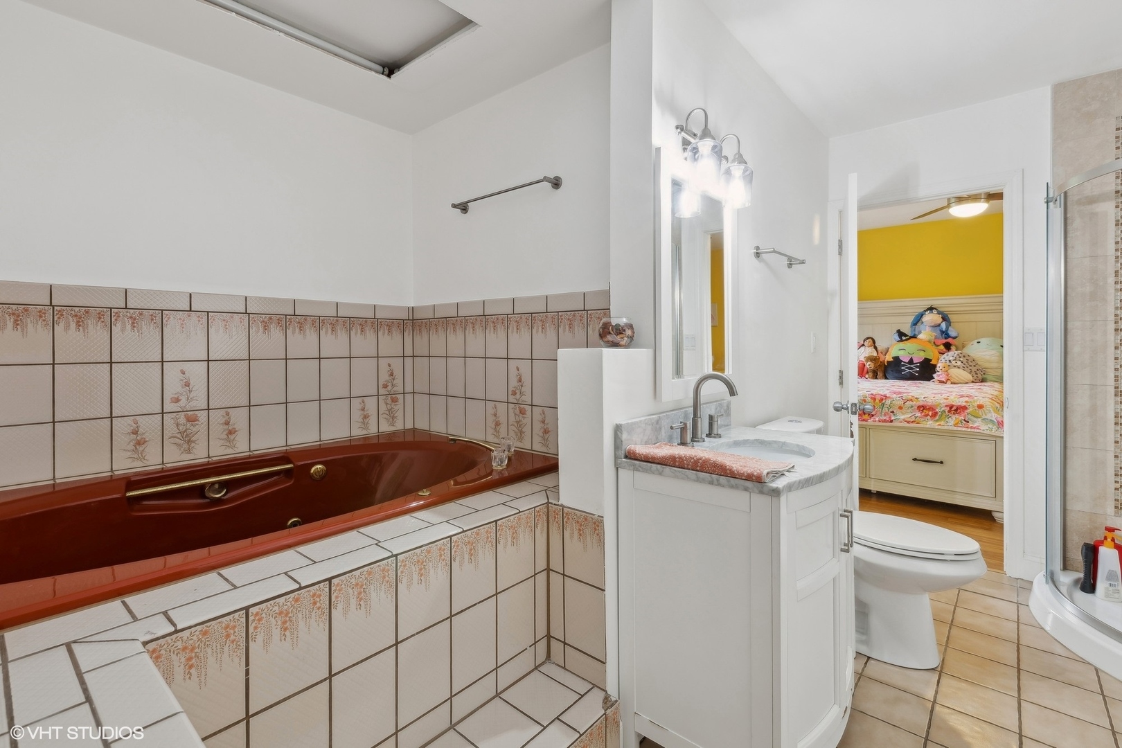 3243 Gresham Lane East Aurora, IL 60504 - Photo 15 of 28 a bathroom with a granite countertop sink a toilet and bathtub