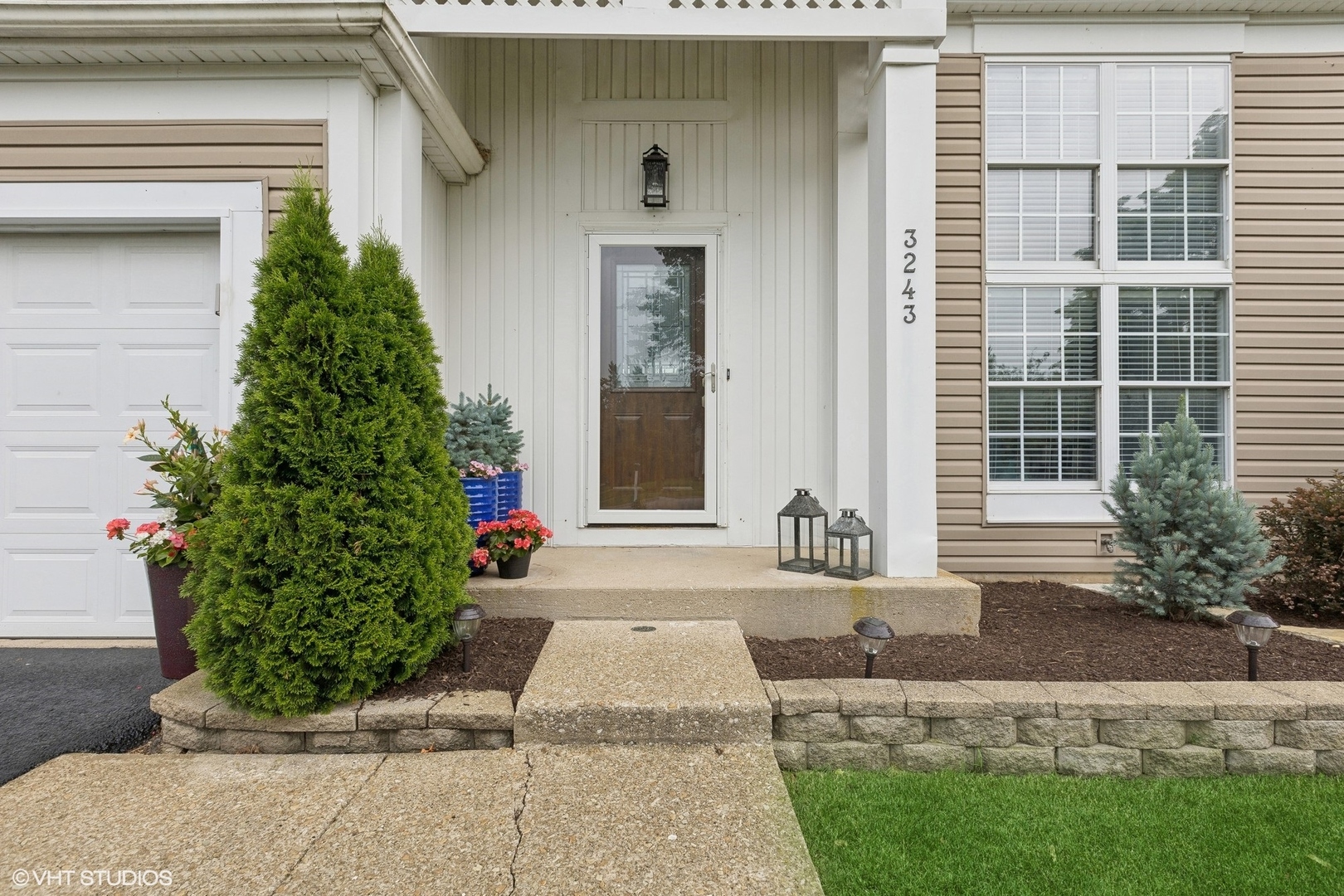 3243 Gresham Lane East Aurora, IL 60504 - Photo 2 of 28 a front view of a house with garden