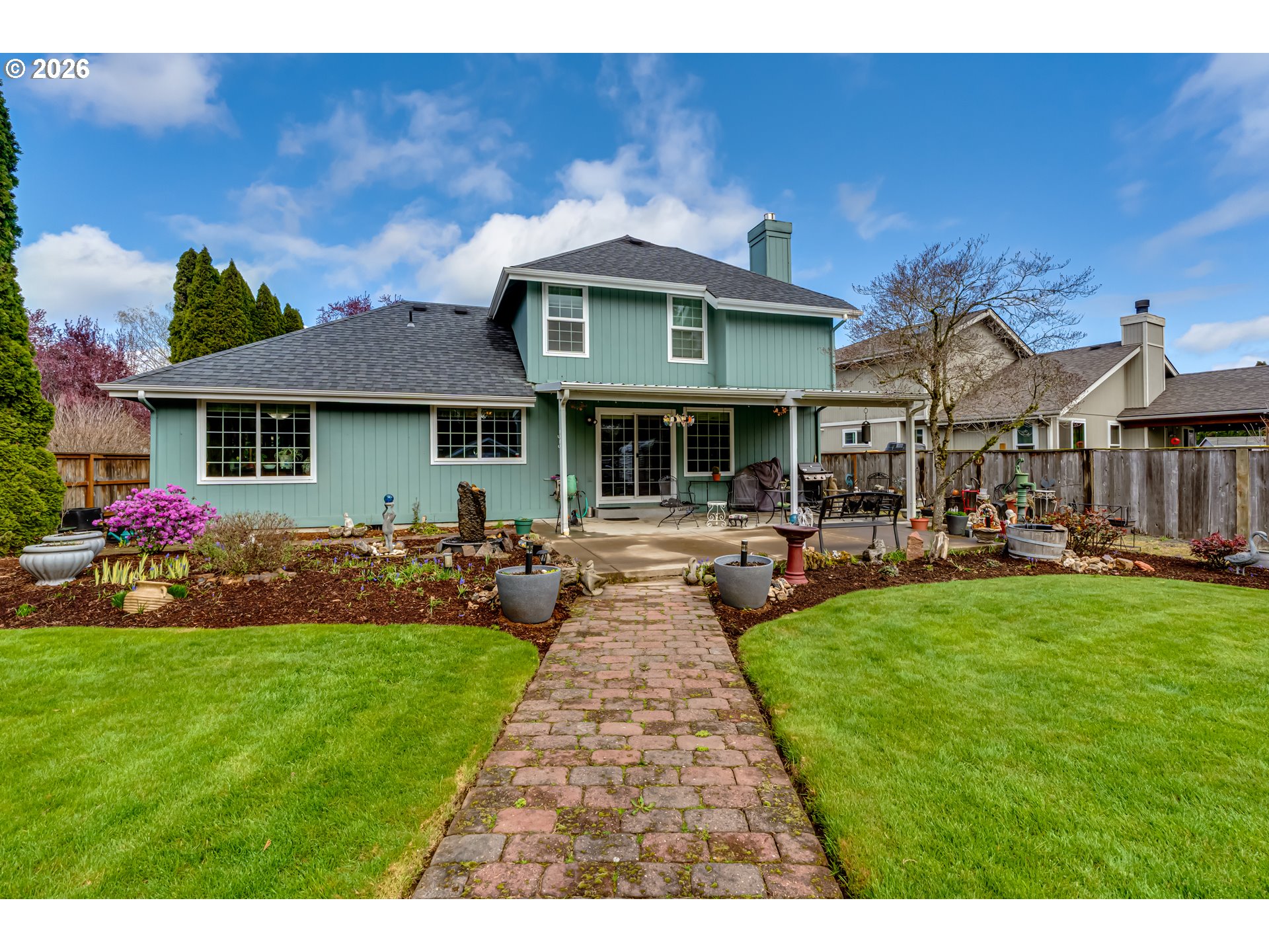 5131 Trevon Street Eugene, OR 97402 - Photo 30 of 42 a front view of a residential houses with yard and green space