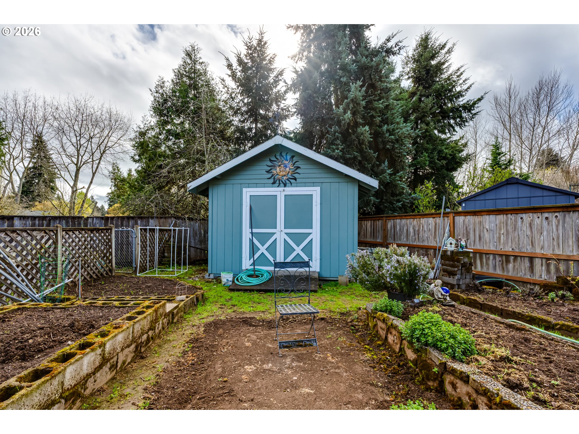 5131 Trevon Street Eugene, OR 97402 - Photo 33 of 42 a front view of a house with garden