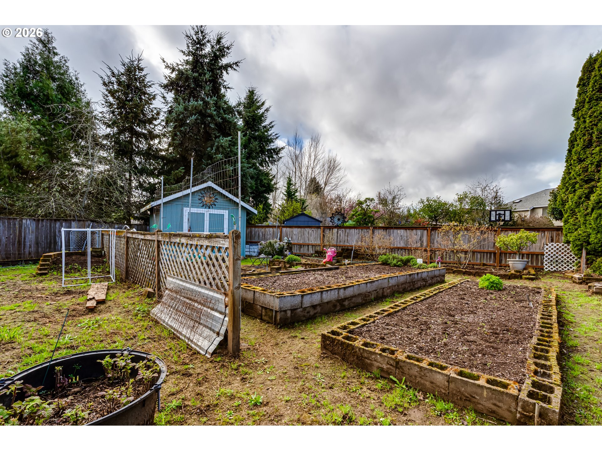 5131 Trevon Street Eugene, OR 97402 - Photo 39 of 42 a view of small yard in front of house