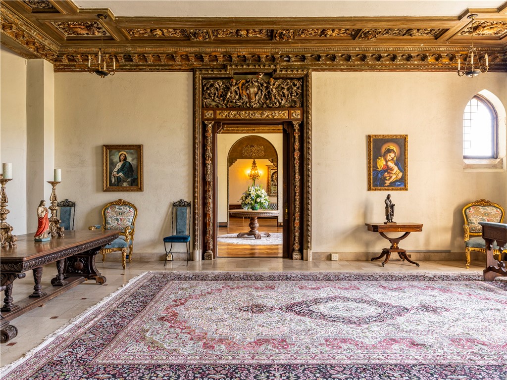 207 Ruggles Avenue Newport, RI 02840 - Photo 13 of 34