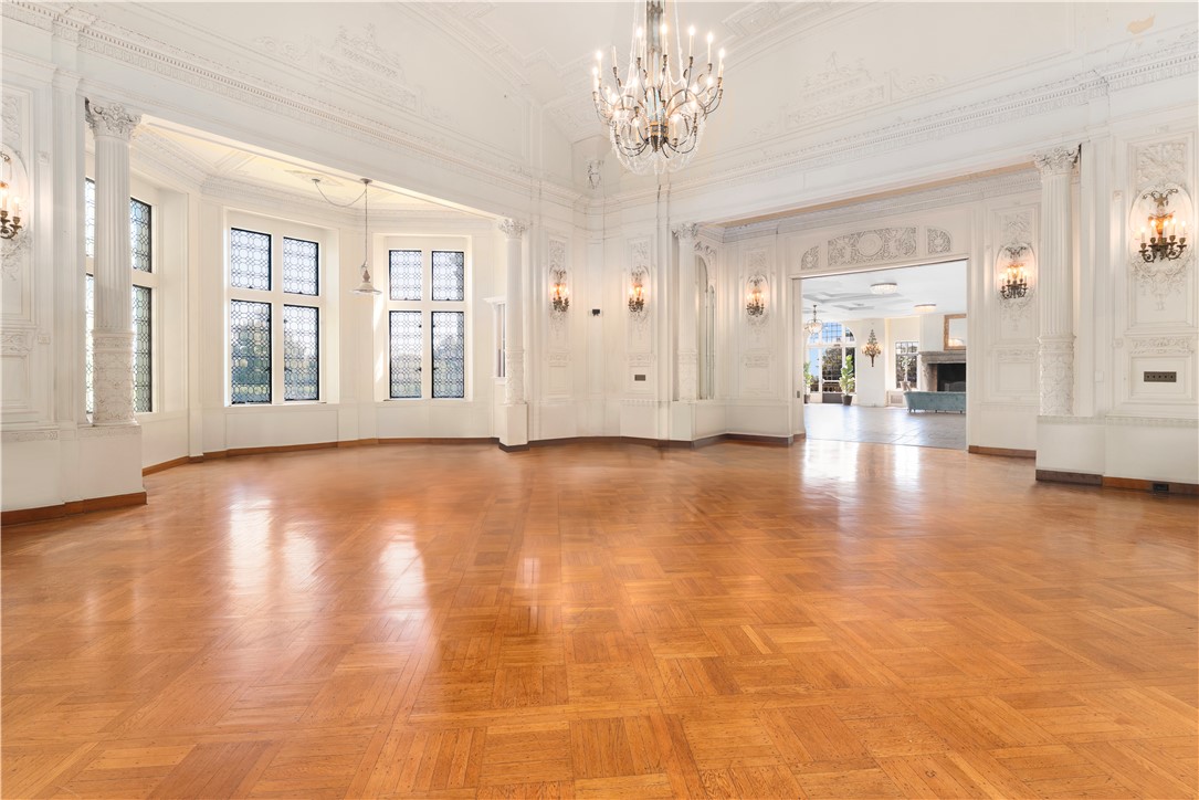 207 Ruggles Avenue Newport, RI 02840 - Photo 14 of 34