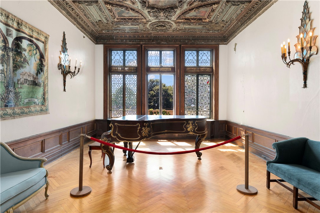 207 Ruggles Avenue Newport, RI 02840 - Photo 16 of 34