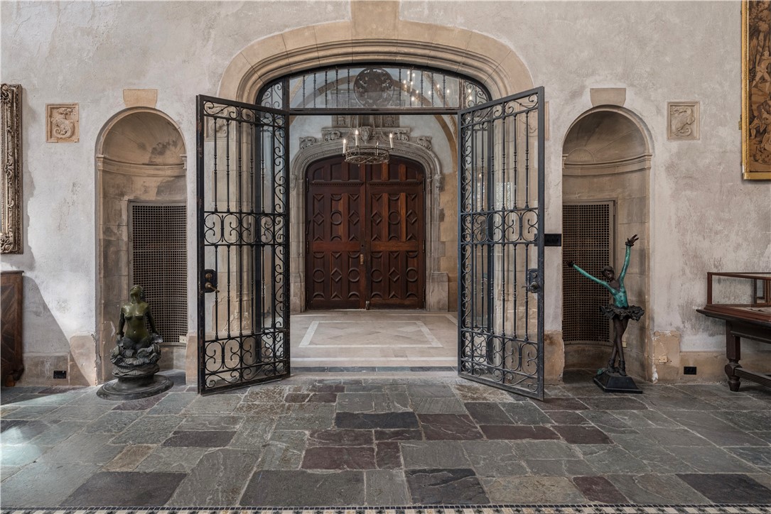 207 Ruggles Avenue Newport, RI 02840 - Photo 21 of 34