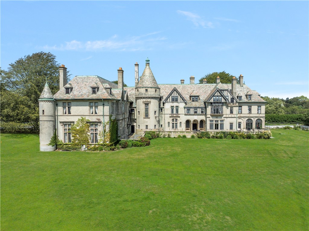 207 Ruggles Avenue Newport, RI 02840 - Photo 4 of 34