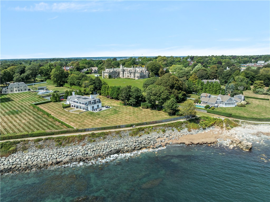 207 Ruggles Avenue Newport, RI 02840 - Photo 5 of 34