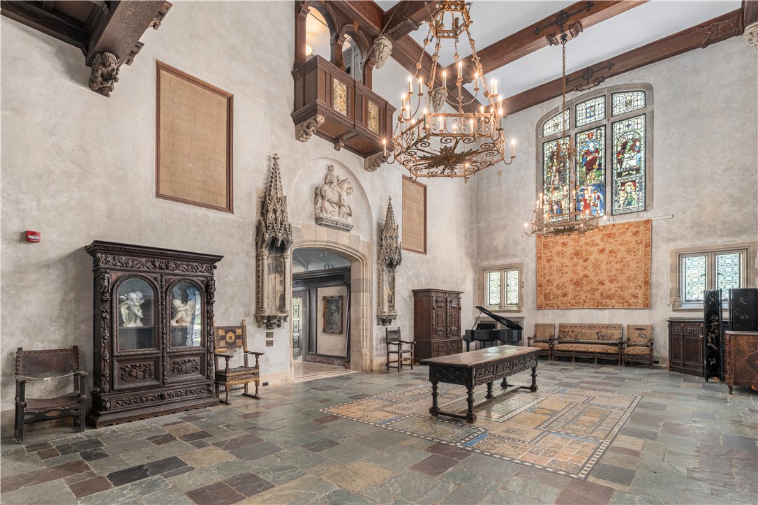 207 Ruggles Avenue Newport, RI 02840 - Photo 10 of 34