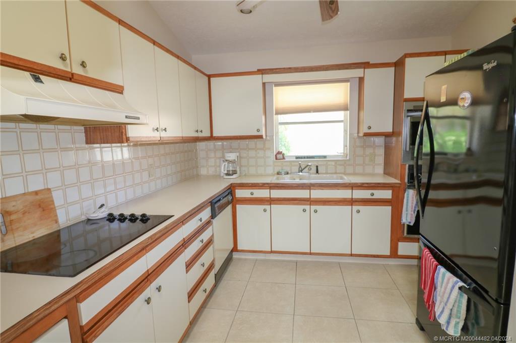 5139 Southeast Hanson Circle Stuart, FL 34997 - Photo 15 of 27 a kitchen with a sink stove and cabinets