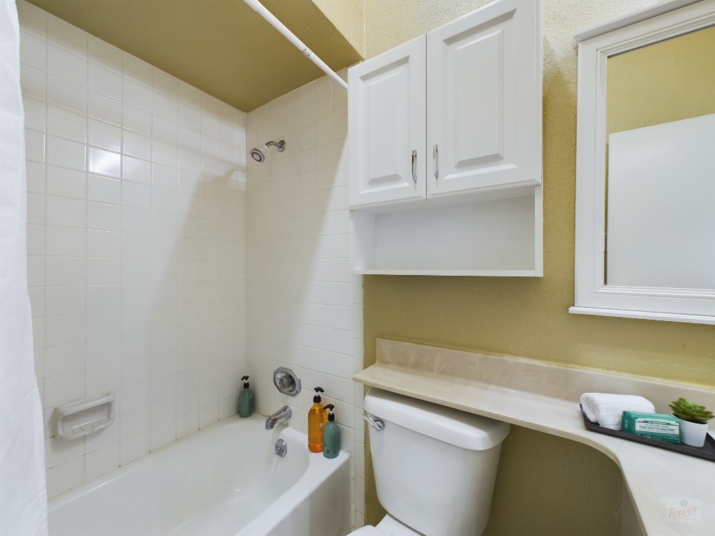 2811 Rio Grande Street, Unit 204 Austin, TX 78705 - Photo 12 of 31 a bathroom with a sink and bathtub