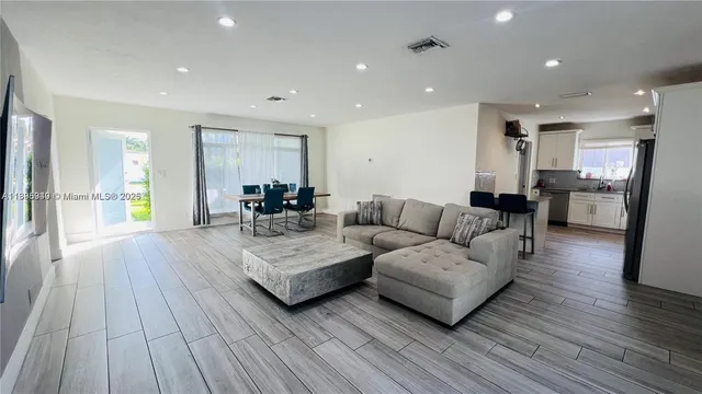 $4,100 | 911 North 14th Avenue, Hollywood, FL 33020