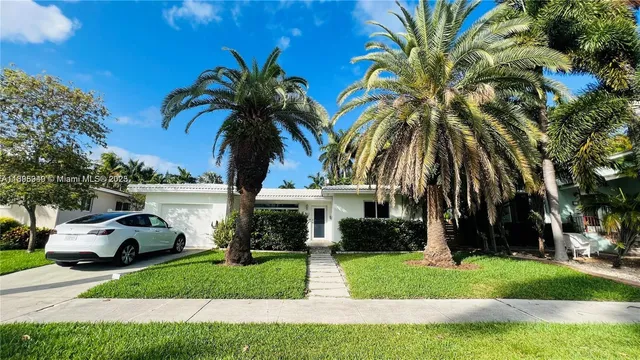 $4,100 | 911 North 14th Avenue, Hollywood, FL 33020