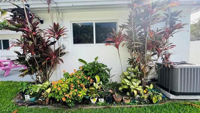 $4,100 | 911 North 14th Avenue, Hollywood, FL 33020