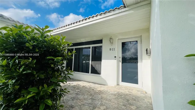 $4,100 | 911 North 14th Avenue, Hollywood, FL 33020
