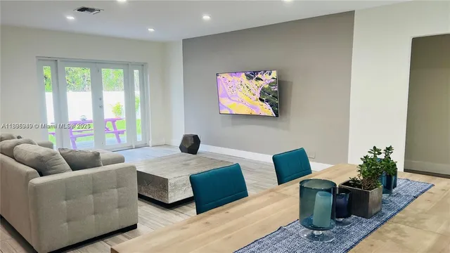 $4,100 | 911 North 14th Avenue, Hollywood, FL 33020