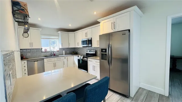 $4,100 | 911 North 14th Avenue, Hollywood, FL 33020