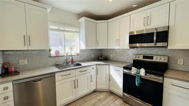 $4,100 | 911 North 14th Avenue, Hollywood, FL 33020