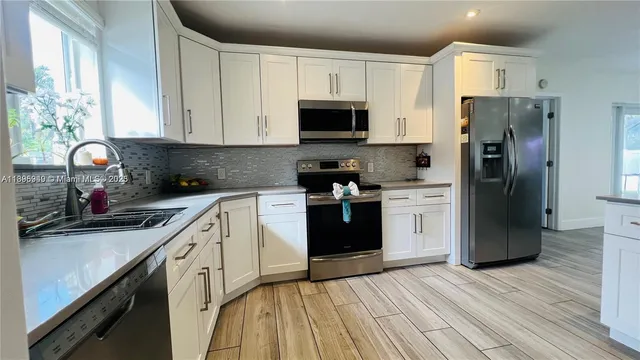 $4,100 | 911 North 14th Avenue, Hollywood, FL 33020