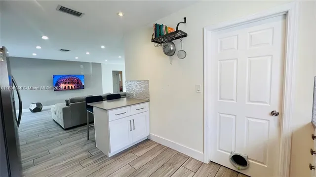 $4,100 | 911 North 14th Avenue, Hollywood, FL 33020