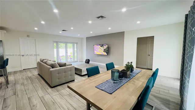 $4,100 | 911 North 14th Avenue, Hollywood, FL 33020