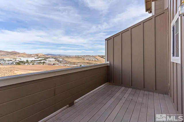 a view of terrace with sky view