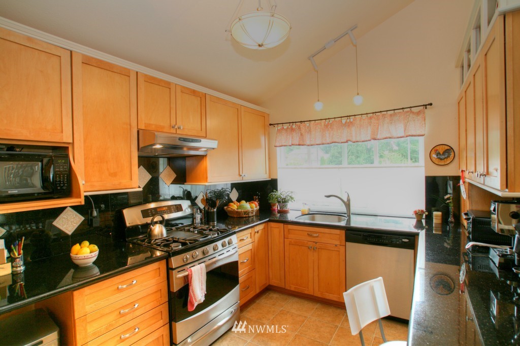 16133 122nd Place Northeast Bothell, WA 98011 - Photo 5 of 13