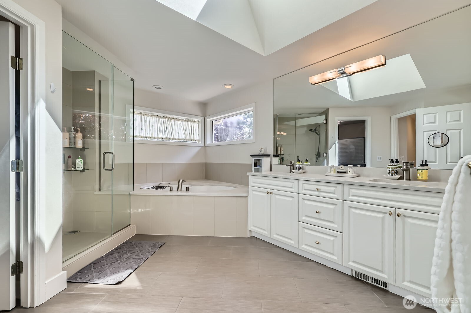 20933 37th Avenue Southeast Bothell, WA 98021 - Photo 12 of 26