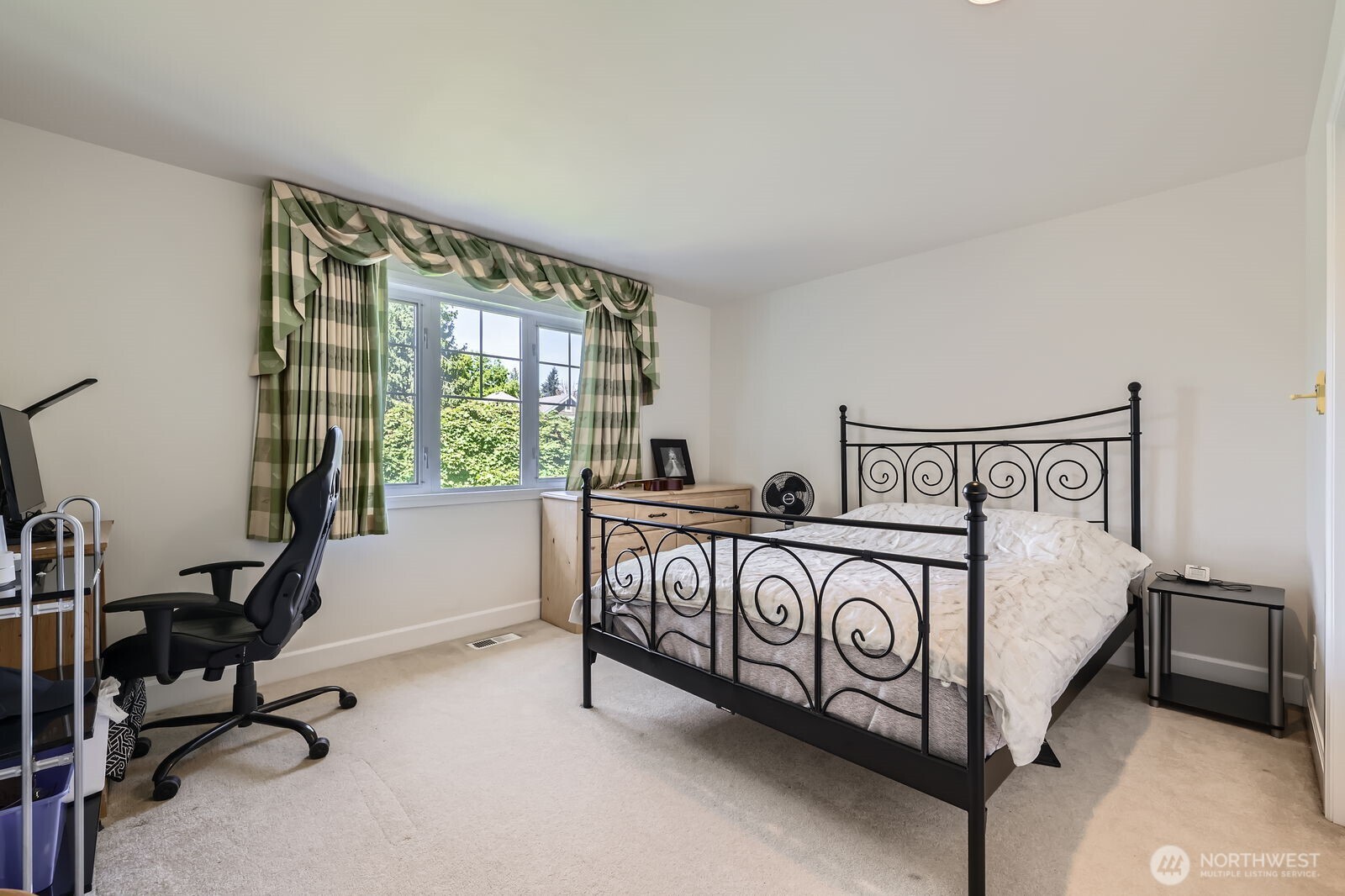 20933 37th Avenue Southeast Bothell, WA 98021 - Photo 14 of 26