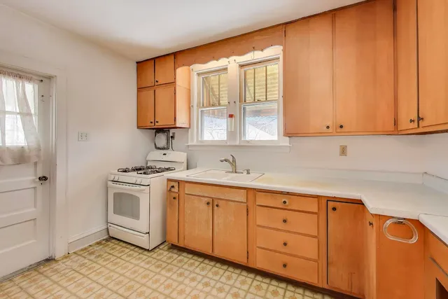 $350,000 | 1601 Sherman Place, Des Plaines, IL 60016