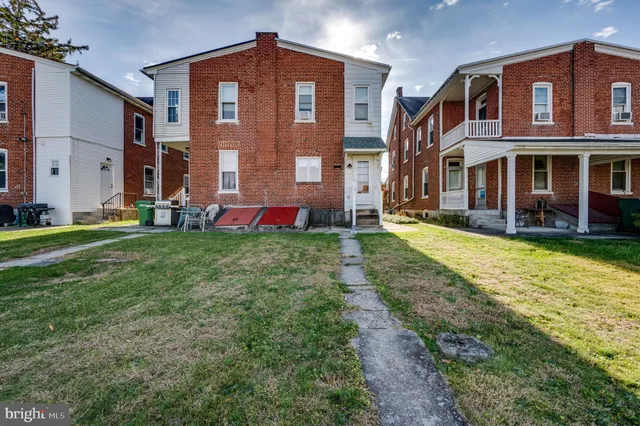 $1,700 | 121 West Arch Street, Fleetwood, PA 19522