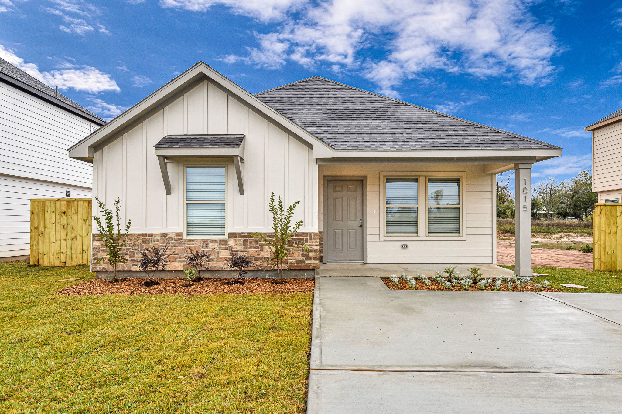 a front view of house with yard