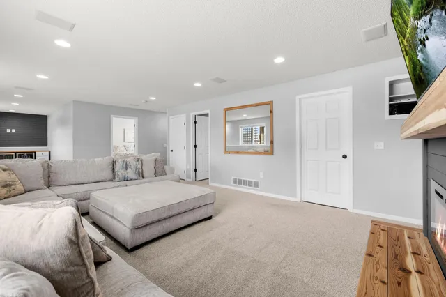 $385,000 | 20467 Gordon Lane, Big Lake, MN 55309