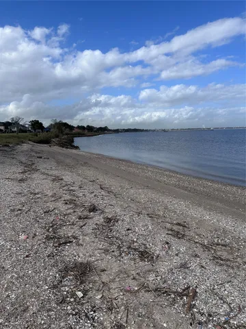 $228,850 | 2 Shore Acres Circle, Shoreacres, TX 77571