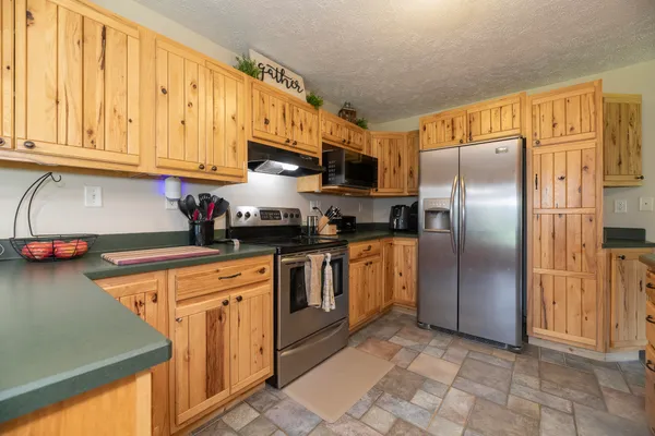 $278,000 | 59134 White Wood Drive, Mattawan, MI 49071