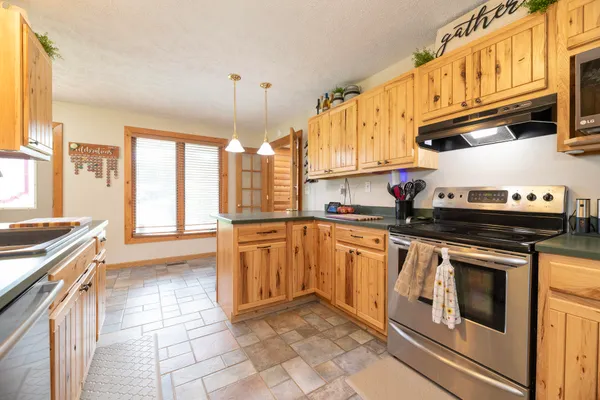 $278,000 | 59134 White Wood Drive, Mattawan, MI 49071