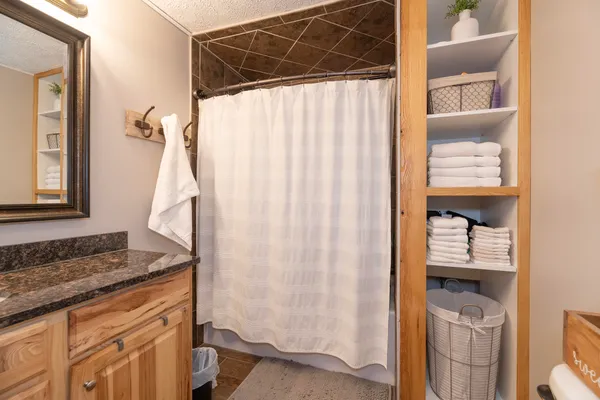 $278,000 | 59134 White Wood Drive, Mattawan, MI 49071